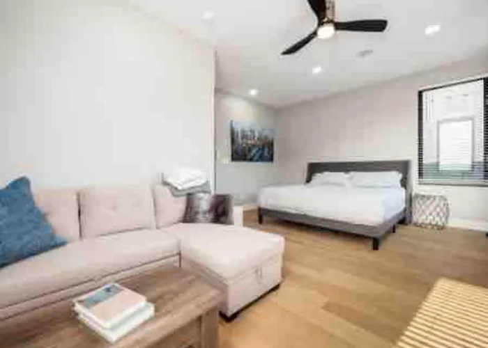 Brand New Build, D-town Views, Must Сasa de vacaciones