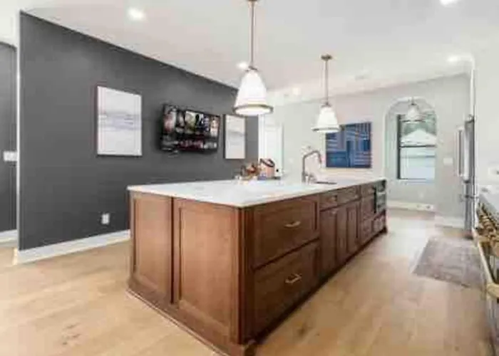 Brand New Build, D-town Views, Must *